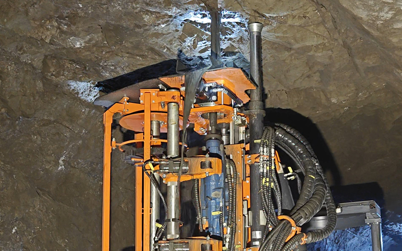 广西硫铁矿中深孔台车 配套沃思德22KW液压凿岩机