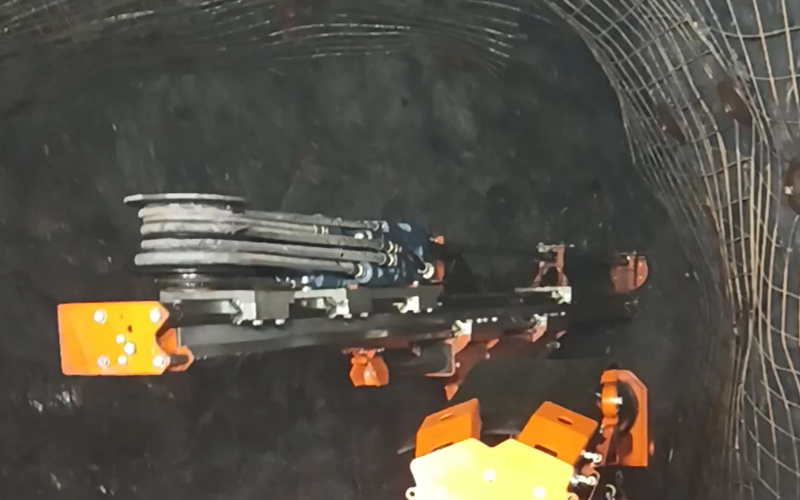 内蒙 多金属矿 断面4.2*4米，掘进台车配套沃思德18KW#液压凿岩机